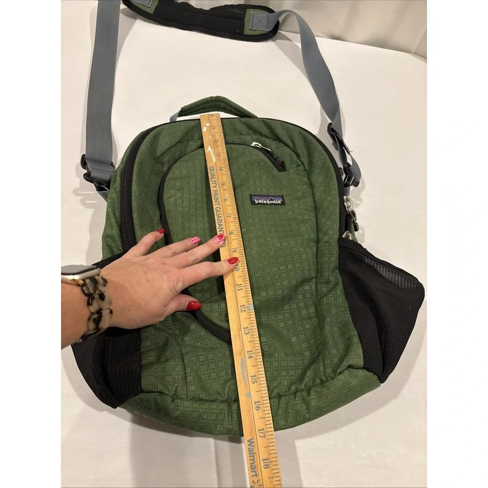 Patagonia Vintage 30L Messenger Laptop Sling Bag With Strap Green/Black